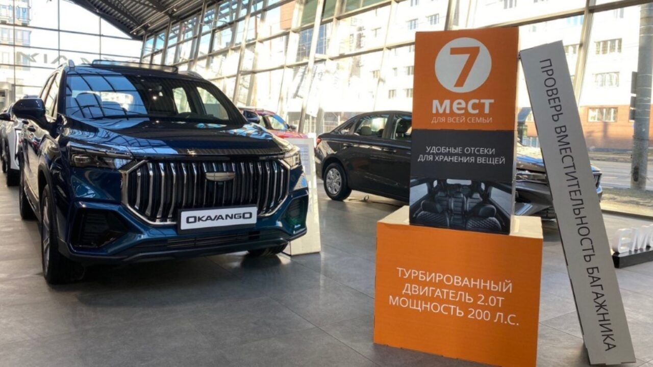 В основном в топе и синие: как идут в России продажи Geely Okavango -  Китайские автомобили